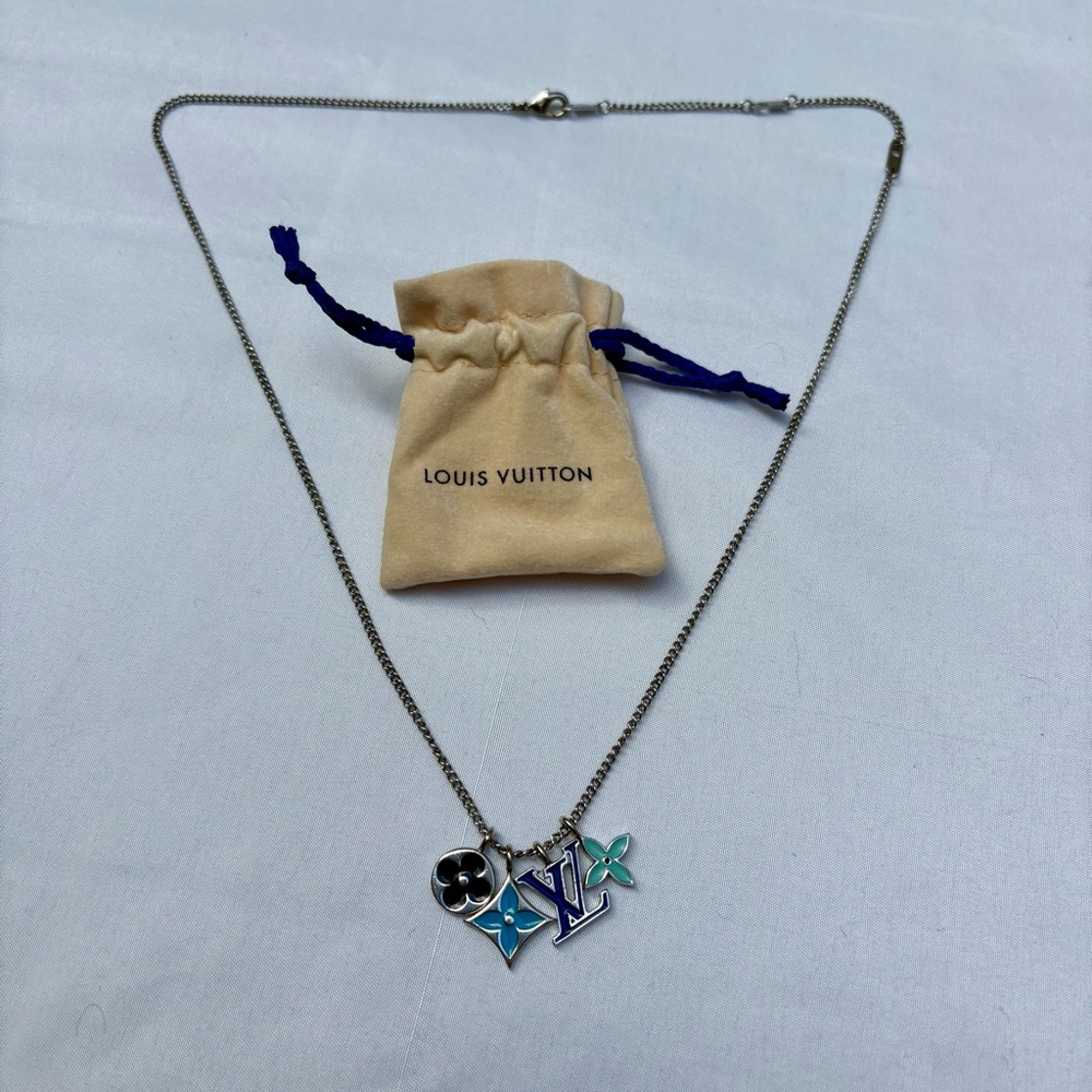 LV Instinct Enamelled Charm Necklace Silver and 4 shades of Blue - Picture 4 of 9
